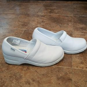 Cherokee Harmony clogs
